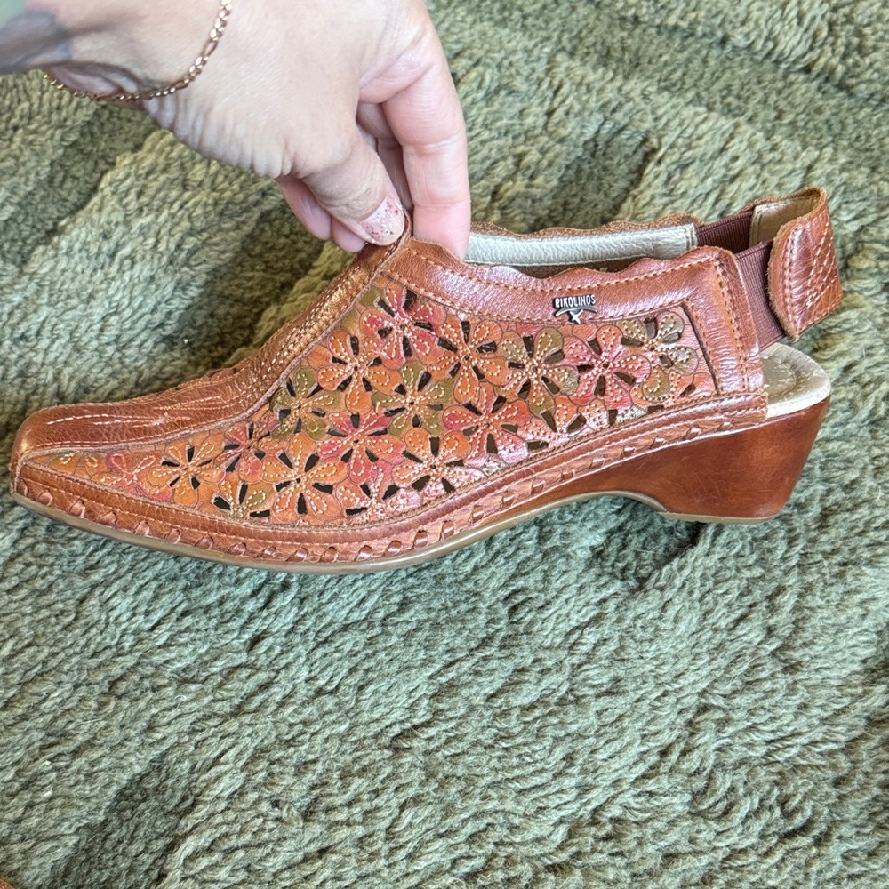 PIKOLINOS Women's Floral Cutout Leather Loafers - Tan - Picture 2 of 9
